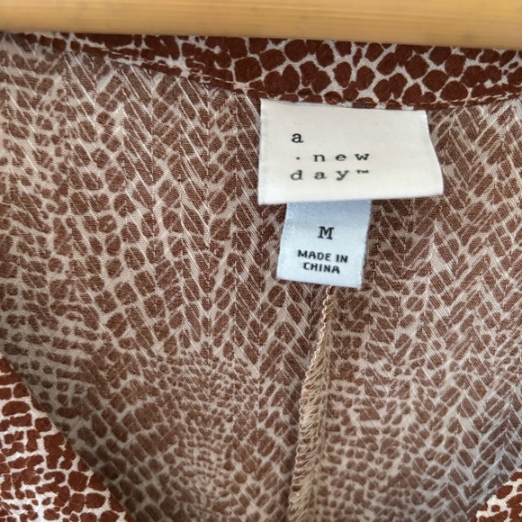 A New Day Short Sleeved pocket Dress Size Medium A-Line Reptile Print Shift - Picture 6 of 9